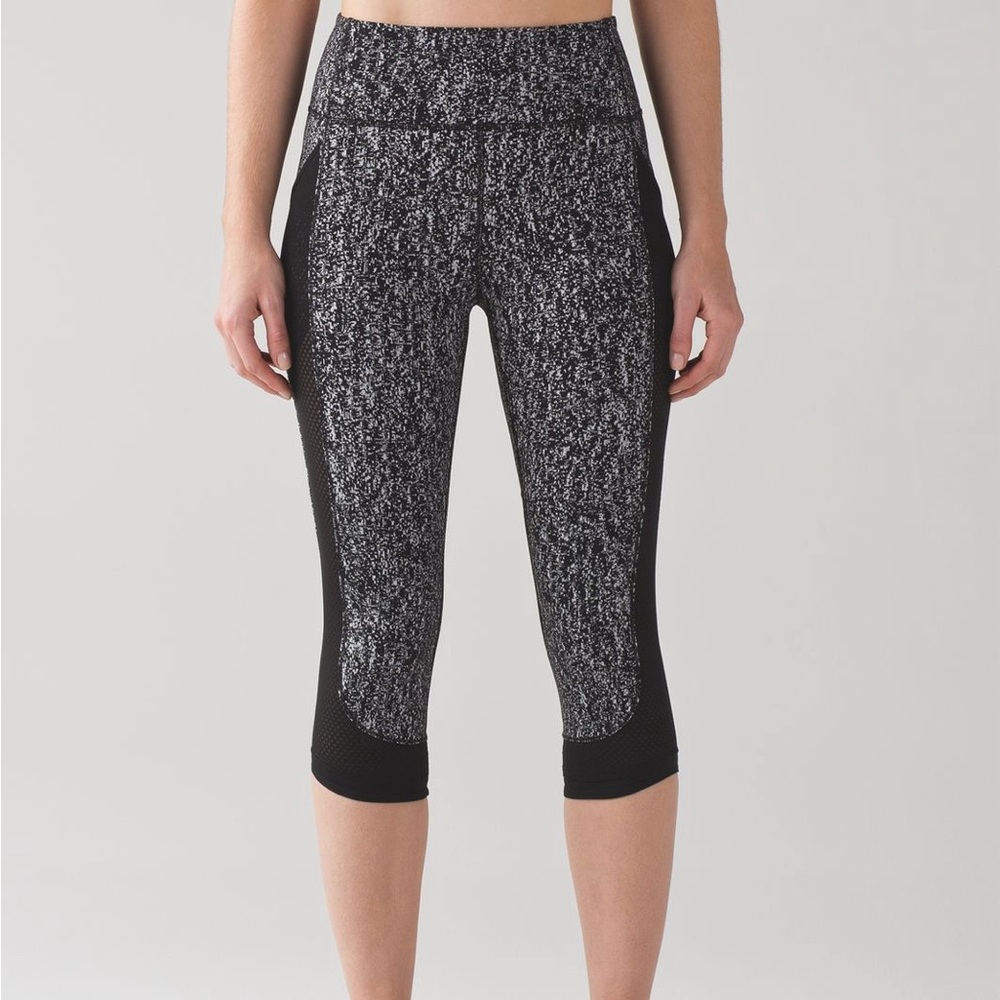 Lululemon Fit Physique Crop (19") - Picture 1 of 9